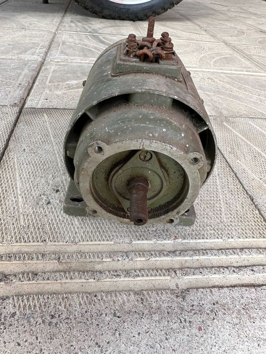 Электромотор Электродвигатель