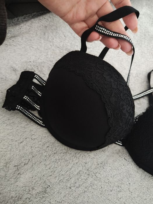 Cudowny biustonosz czarny z kryształkami Intimissimi 85 C.