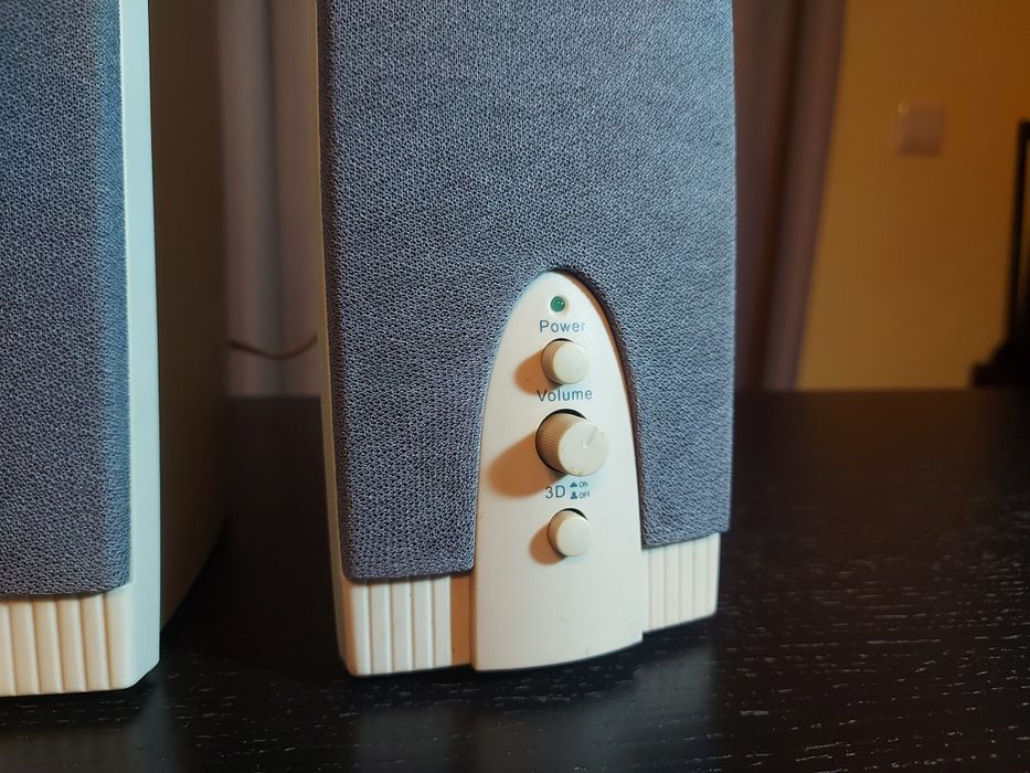 Colunas de som Genius SP-G10 anos 90