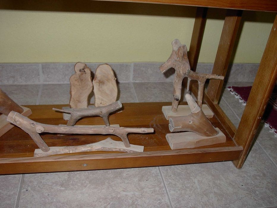 Esculturas em galho de árvore ao natural