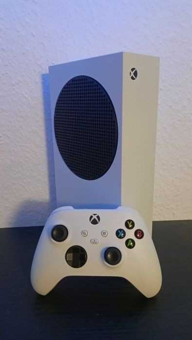 Xbox Series S z padem.  Zadbana.