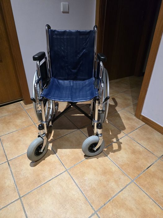 Cadeira de rodas como nova