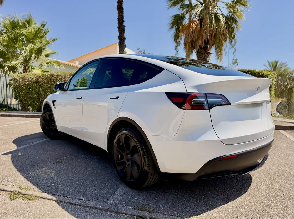 Tesla Model Y RWD Standard - IVA Dedutivel