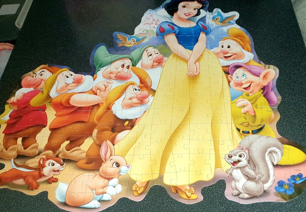 Duże puzzle Trefl, Śnieżką i 7 krasnoludków