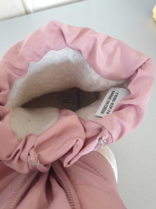 Buty śniegowce ocieplane puder róż Sinsay 24