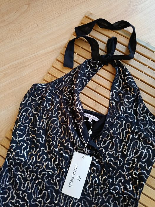 Cekinowa sylwestrowa sukienka