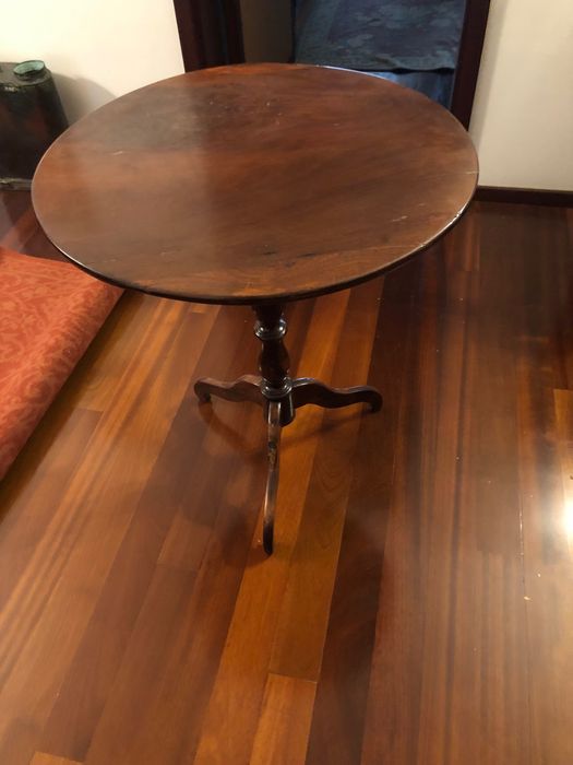 Mesa em Madeira trabalhada