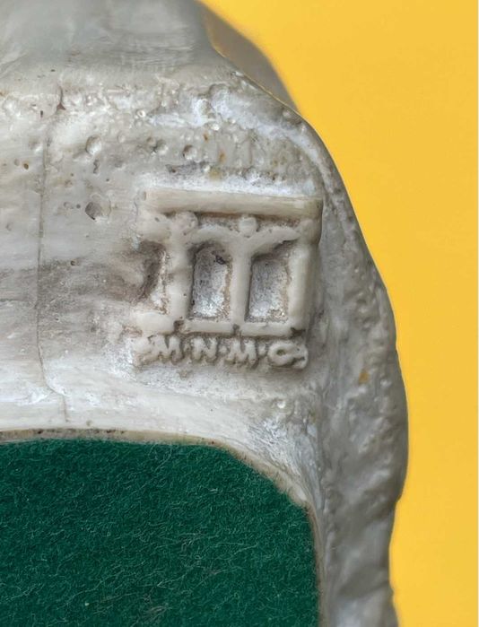Reprodução de escultura medieval de um cavaleiro