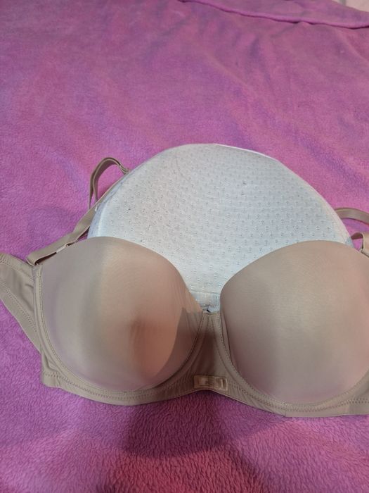 Biustonosz nowy 75C za 40 zł