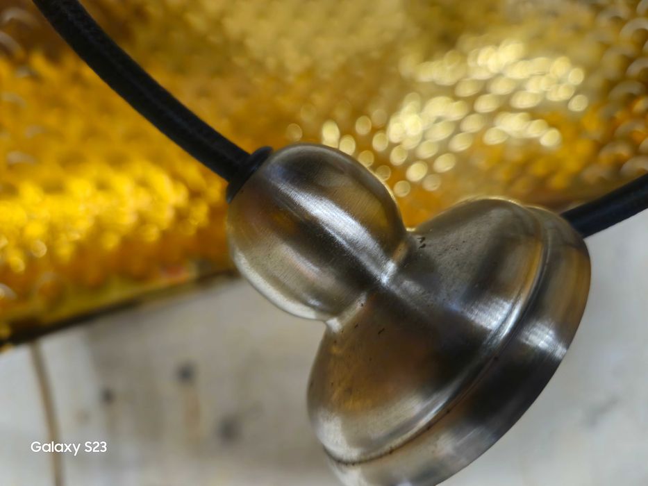 Vende-se, candeeiro sem uso