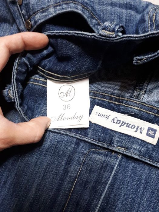 Spódniczka przed kolanko r.36