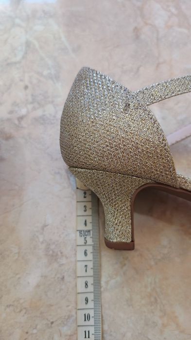Złote buty sandały na obcasie 36