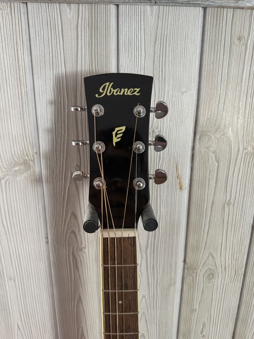 Guitarra Ibanez em execnte esstdo