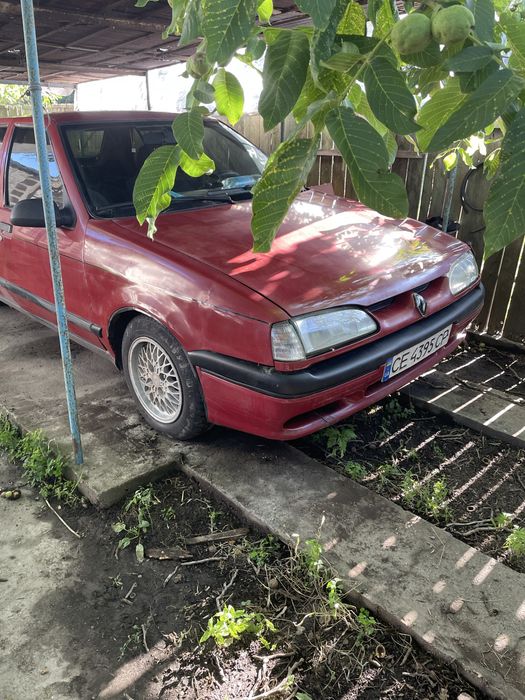продам автомобиль Рено 19