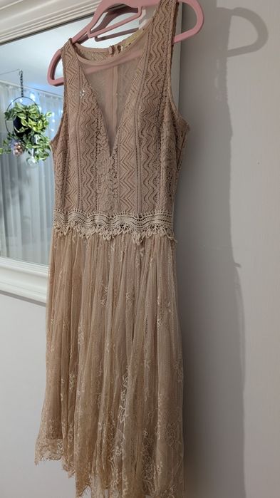 Sukienka L koronka jak nowa śliczna soley&sok
Kolor: cappuccino 

Ro