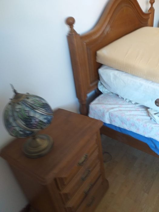 Móveis antigos em bom estado