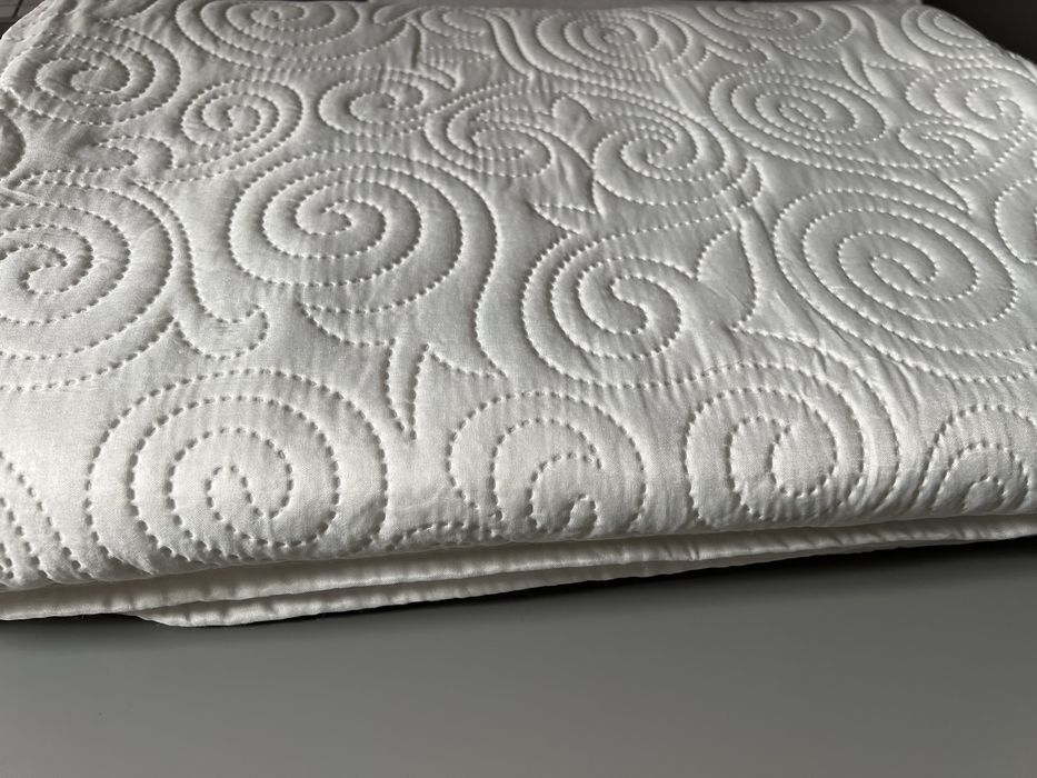 Okazja! Nowa Biała nowoczesna Narzuta 240x220 na łóżko tłoczony wzór