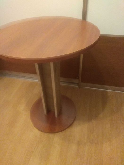 круглый стол  новый .