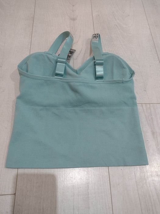 Top na ramiączka z cekinami