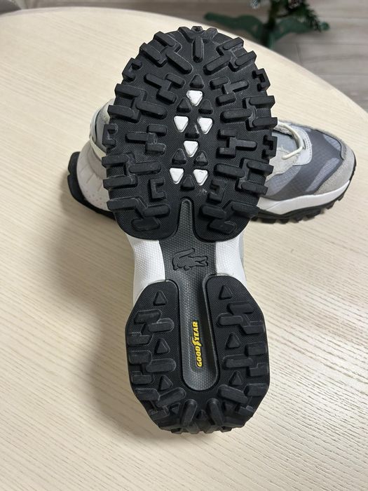 Нові оригінальні кросівки