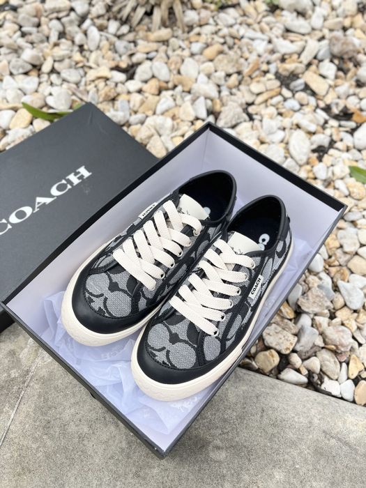 В наявності кеди стиль Coach