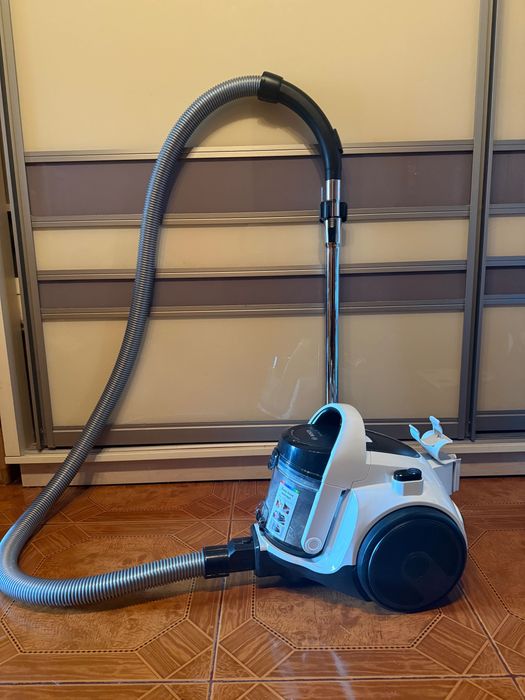 Пилосос безмішковий Bosch Serie 2 BGS05A225