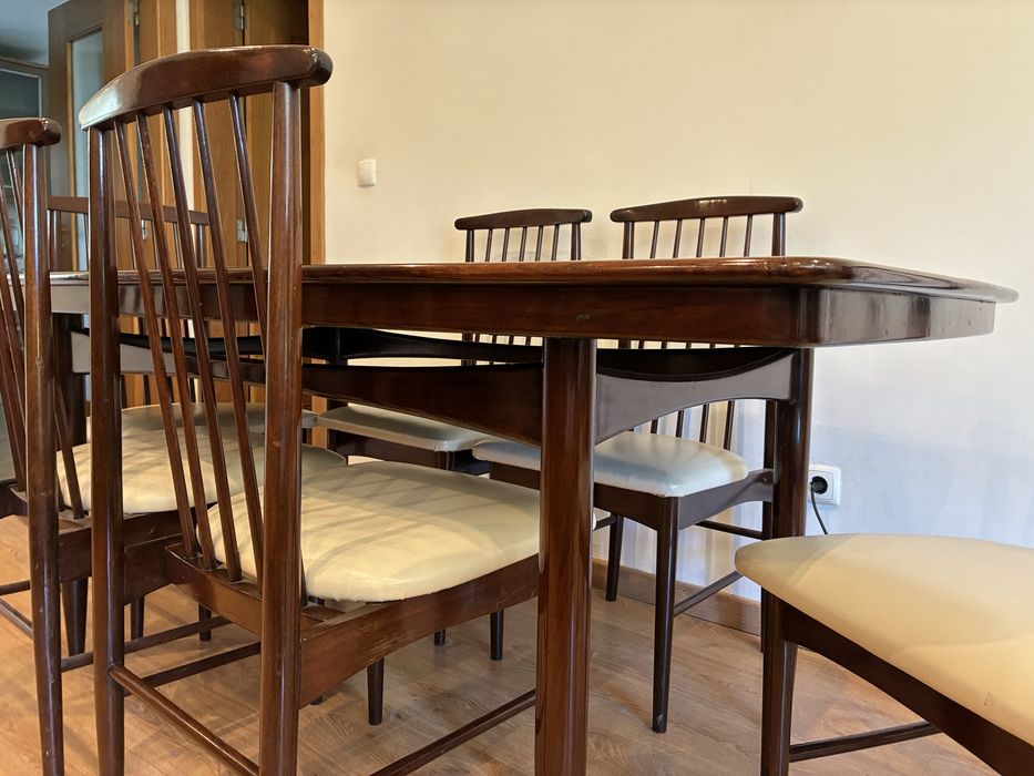 Mesa de sala de jantar OLAIO em madeira maciça