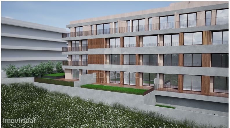 Apartamento  T2 e garagem fechada para 2 carros com áreas amplas e lum