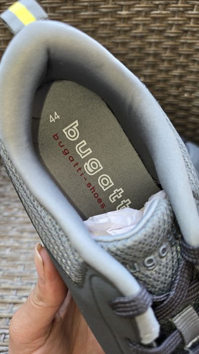 Чоловічі кросівки bugatti 
Размір 44-28.5cm