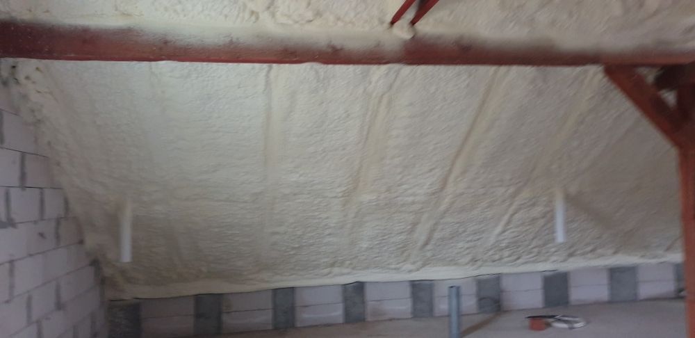 Ocieplanie pianką pur poddasza, izolacja  pianą docieplenie,stropy