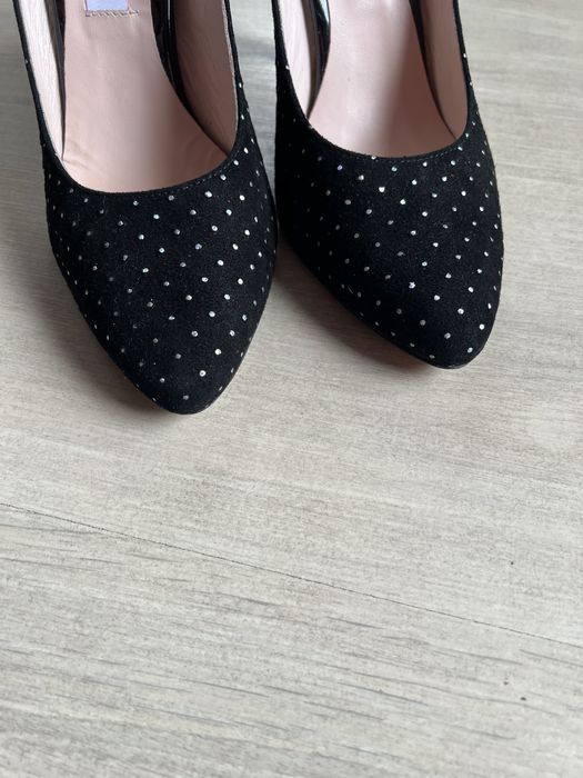 Zamszowe buty na obcasie 39 rozmiar