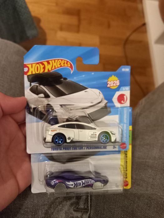 Dois carrinhos hotwheels