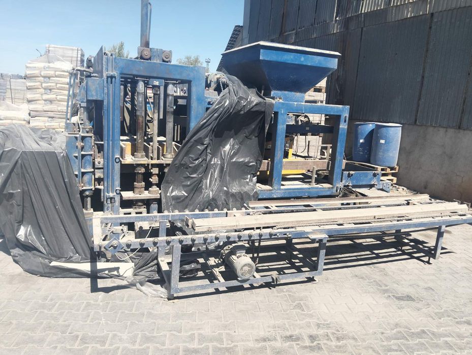 Вібропрес для тротуарної плитки та шлакоблока (лінія) 
Шлакоблока трот