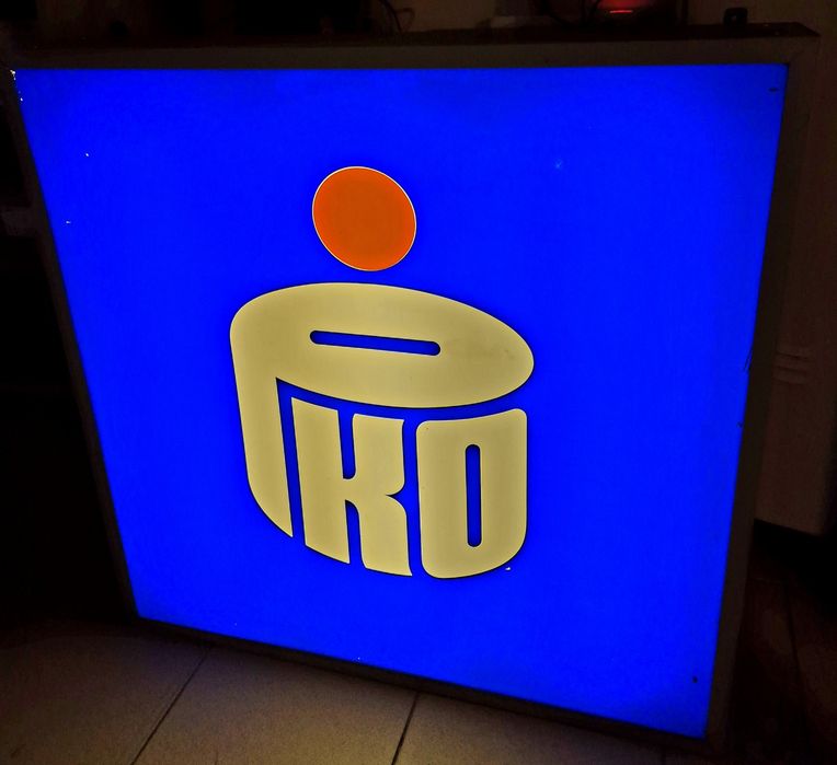 Reklama świetlna zewnętrzna neon kasetonowa