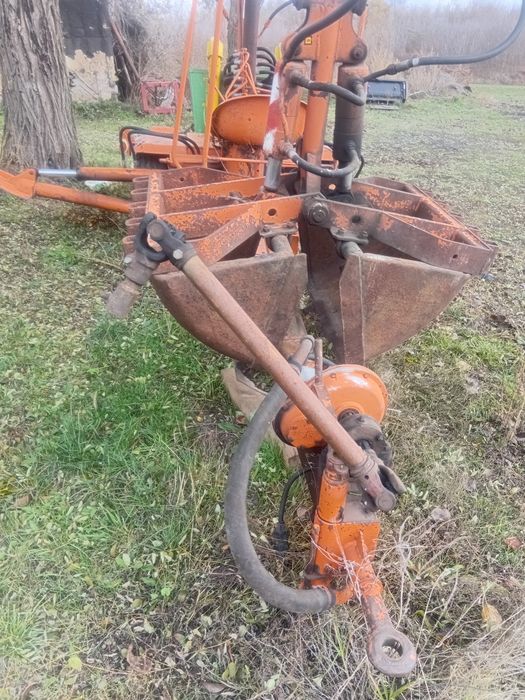 Грейферний навантажувач,причіпний