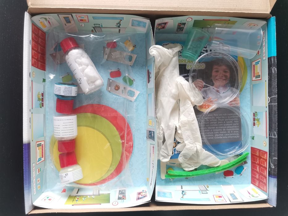 Jogos tabuleiro diversos e brinquedos como novos