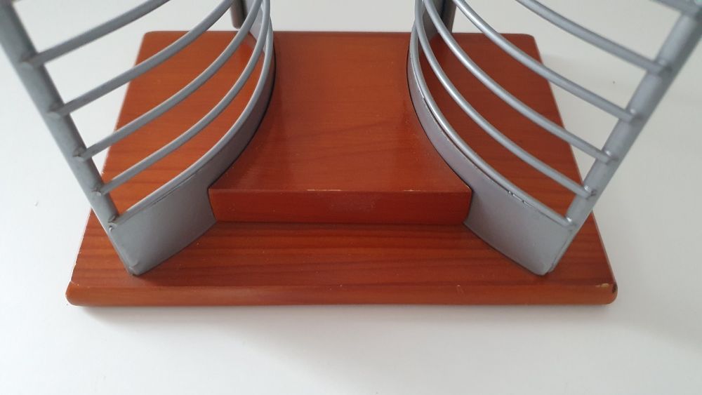 Estante / Coluna para 60 CDs