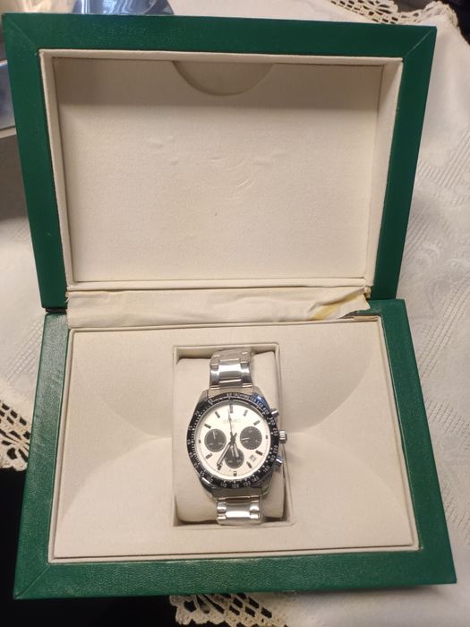 Relógio com pulseira cromada