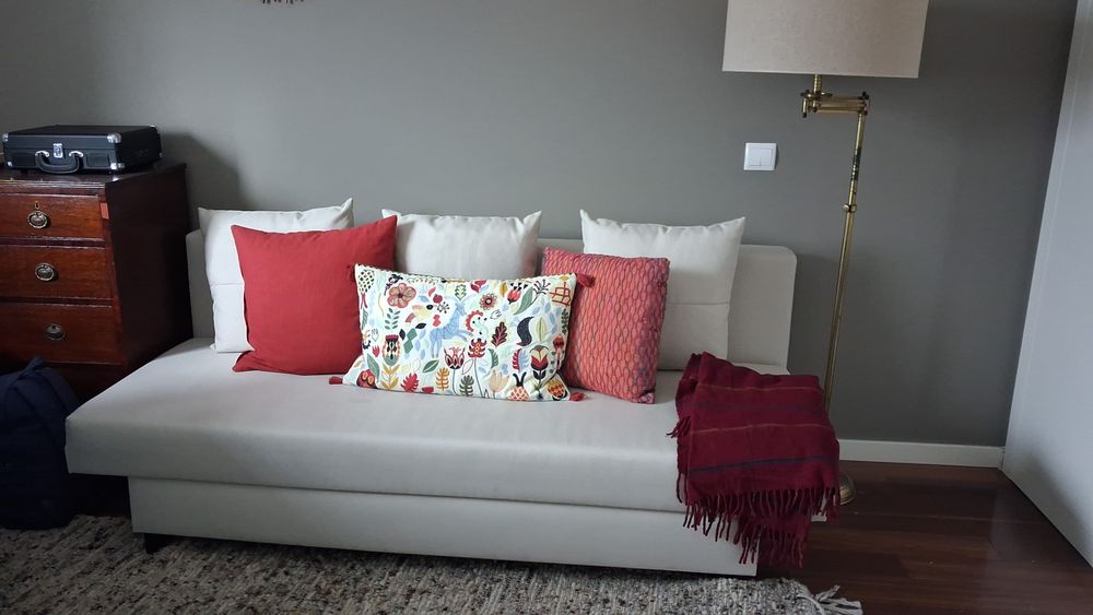 Sofa cama ikea cor bege