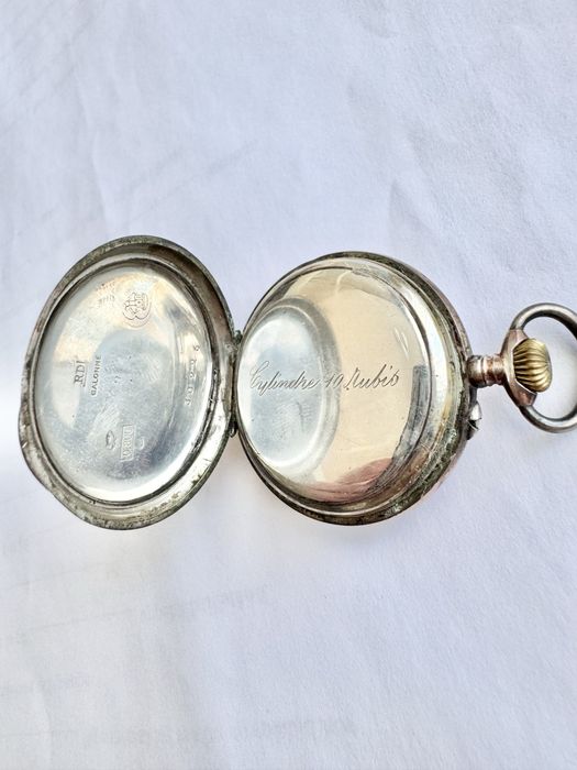 Продам карманные часы серебрр , на ходу