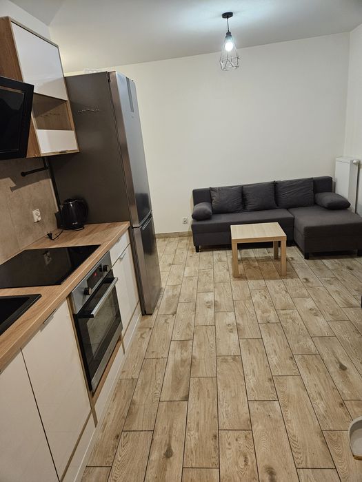 Ulica Karoliny z miejscem postojowym