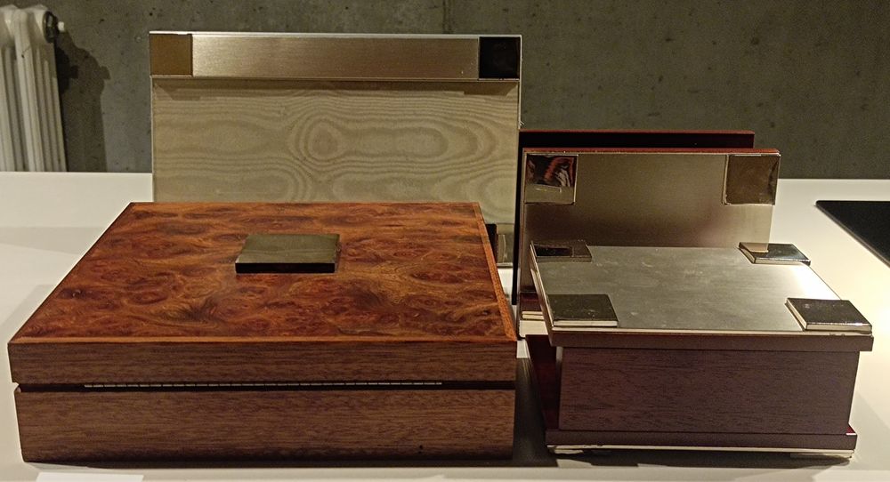 Peças de decoração de escritório marca Argentália