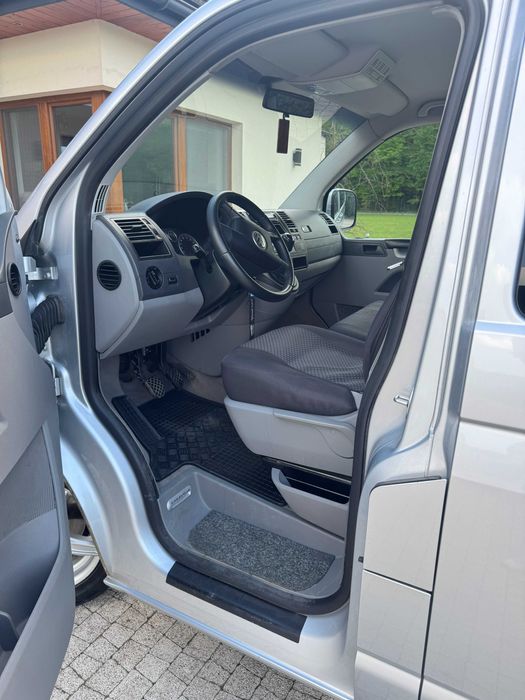 Wynajem samochodu Volkswagen Caravelle 2006r. – 9 osobowa