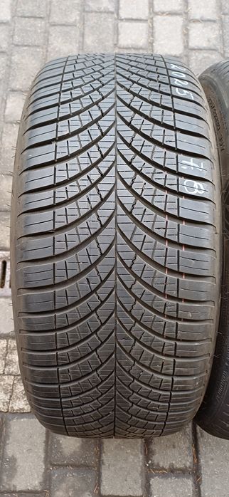 235/40R20 96Y GOODYEAR , dwie opony wielosezonowe.