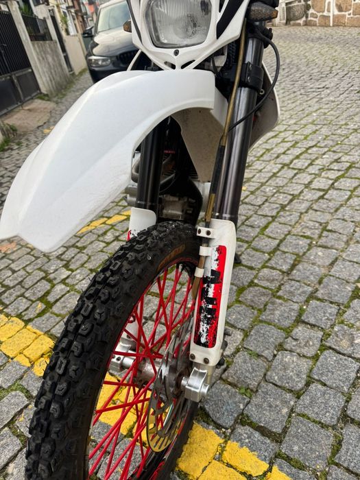 AJP PR3 125cc Carta de Carro