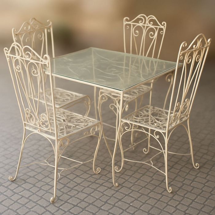 Conjunto de Mesa e Cadeiras em Ferro Forjado com Tampo de Vidro