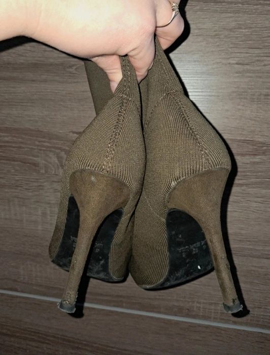 Elastyczne botki na obcasie khaki Primark(ma wade)