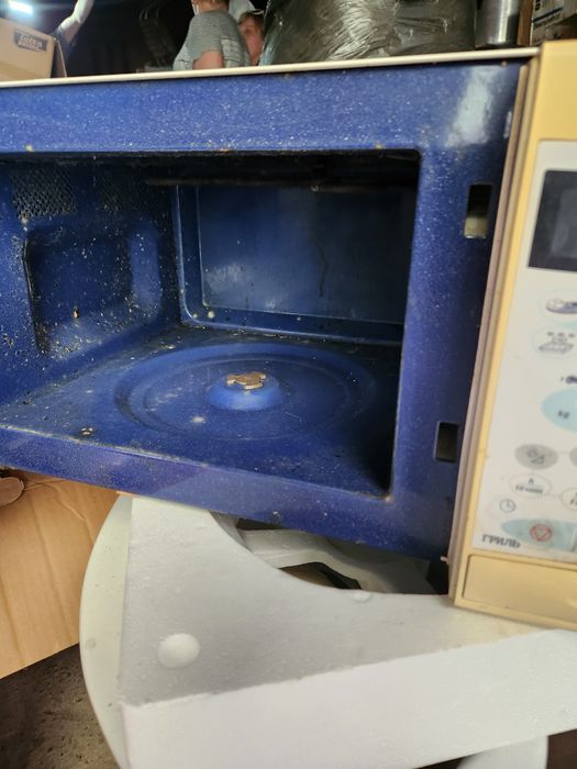 Мікрохвильова піч Samsung CE2638NR