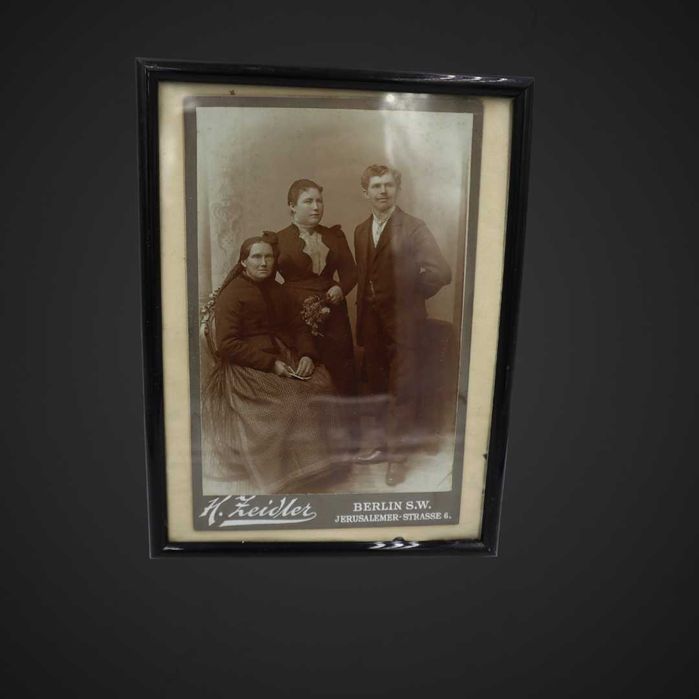 Stara fotografia portretowa w ramce b5/102671