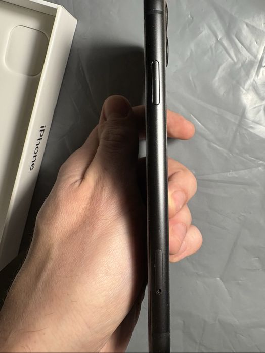 iPhone 11 / 64гб